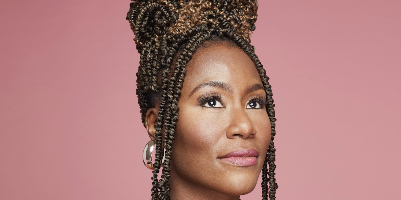 Mandisa headshot