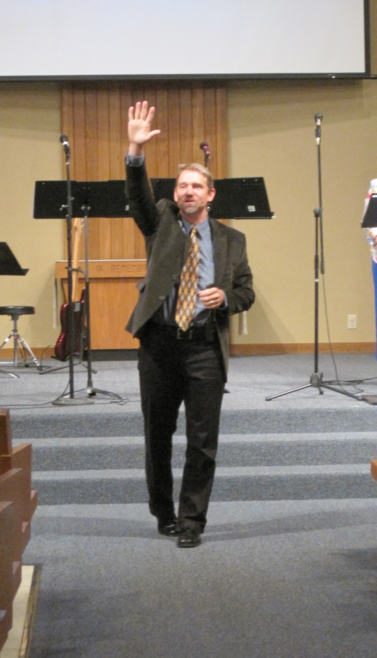 Pastor Steve Johnson as he pronounces the benediction