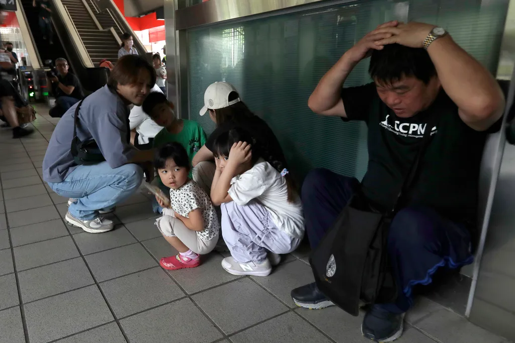 Digital Age Reality: Taiwan Briefly Slows Mobile Internet To Text-Only Speed During Defense Drill