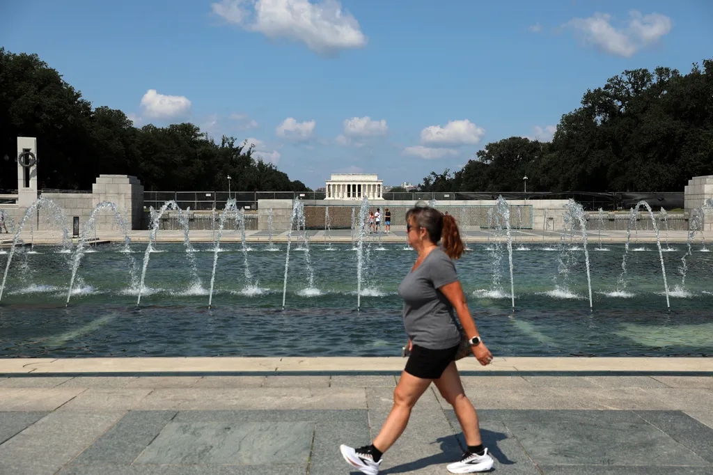 Vandals Hit World War II Memorial In Washington