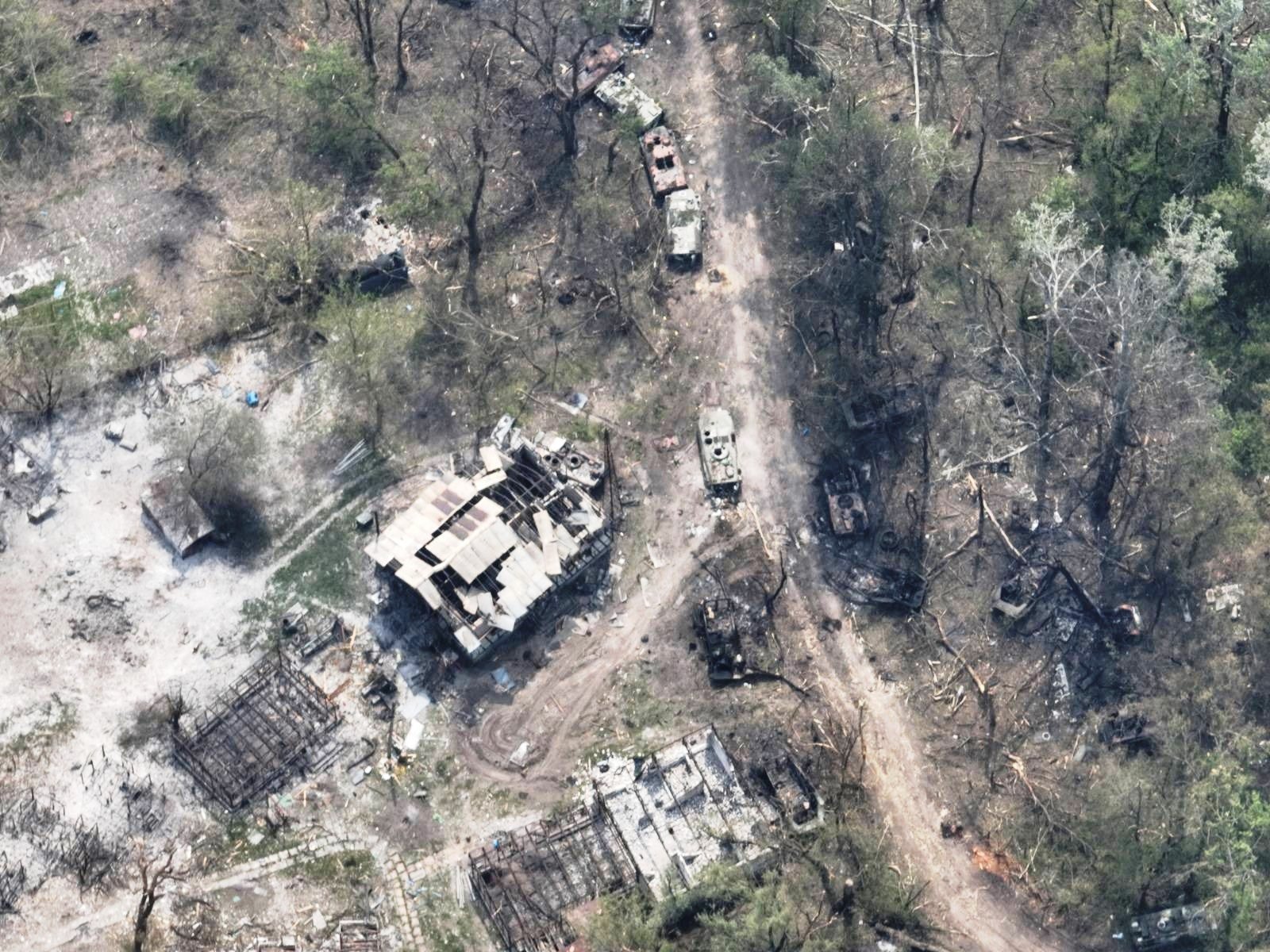 Russian losses as Ukraine demolishes pontoon bridge