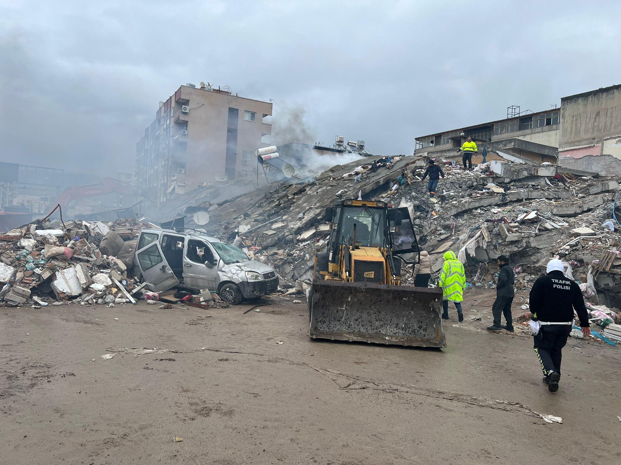 Rubble smokes, people comb through debris after Turkey and Syria earthquakes (Feb 2023)