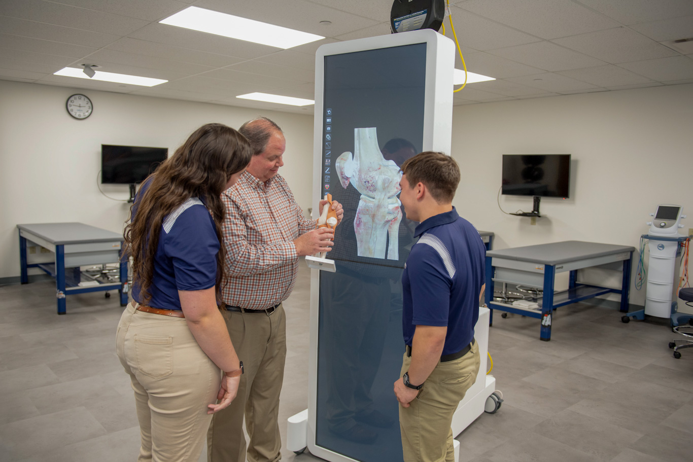 Dr. Weller teaching Master of Athletic Training students