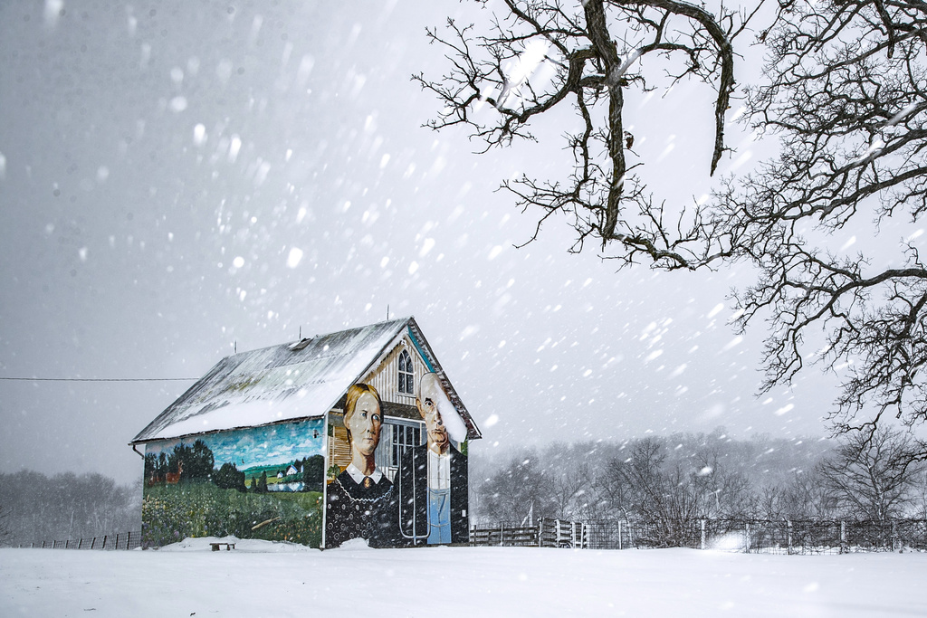 Snow continues to fall over the American Gothic Barn in Mount Vernon, Iowa.