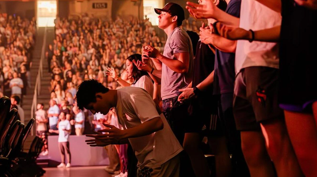 Crowd worshipping