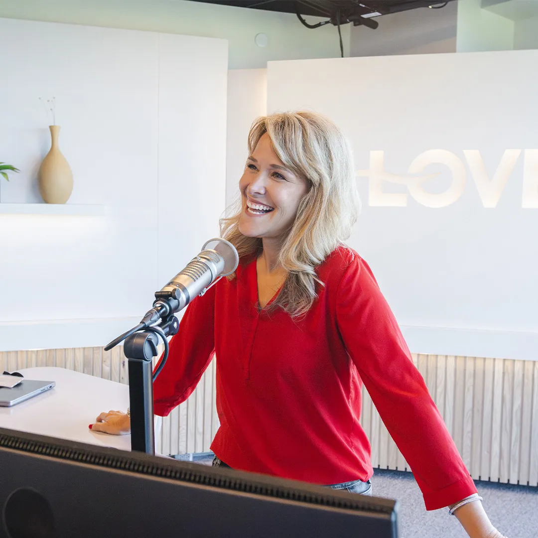 k love radio dj amy